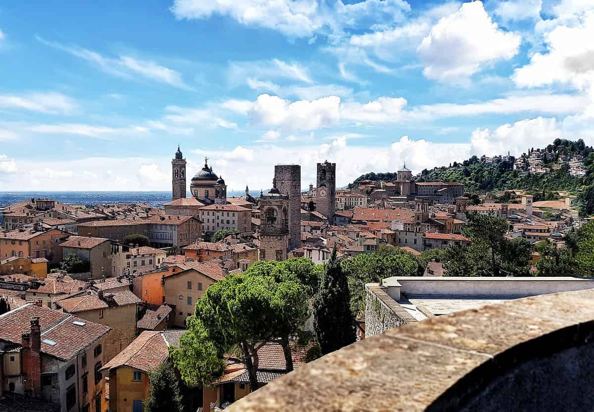 Le città del Nord Italia sono estremamente popolari tra i turisti di tutto il mondo, attratti dalla loro bellezza, storia e cultura uniche.